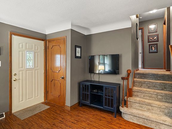 4th image of 2831 SE 10th St