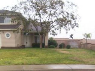 2430 Sunny View Dr, Rialto, CA 92377