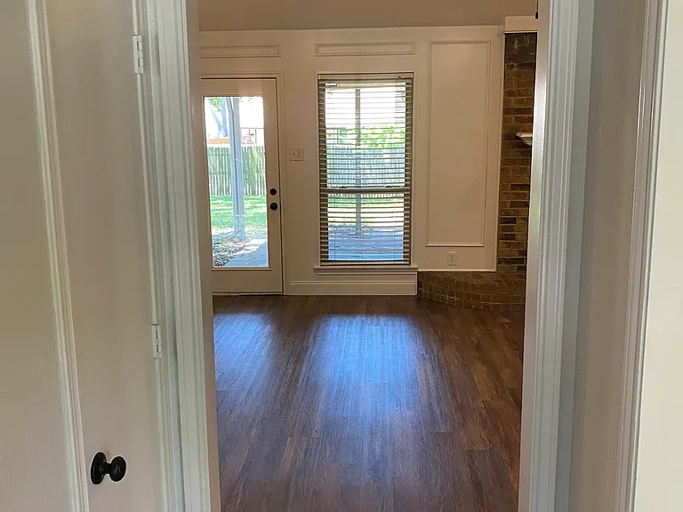 1902 Camellia St — Photo 2