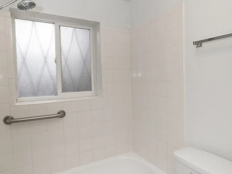 1280 Clayton St. Apartments — Photo 24