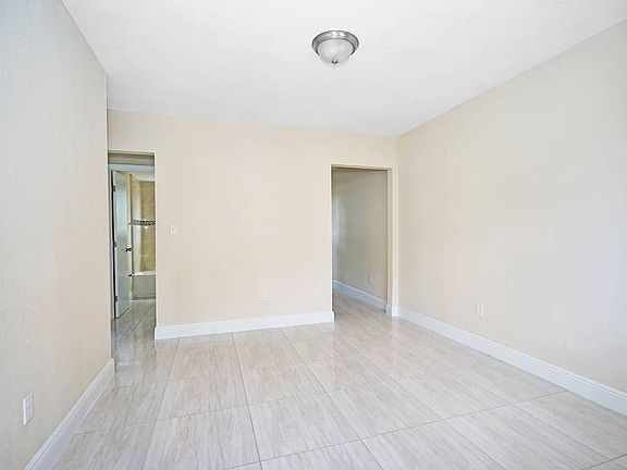 5th image of 1940 Washington Ave APT 10