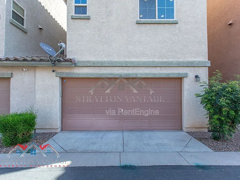2218 N 77th Dr — Photo 4