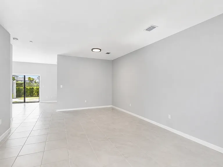 20478 NW 4th Ct — Photo 8