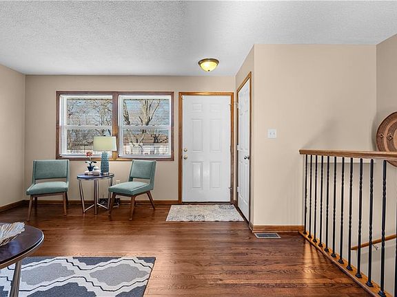 3rd image of 715 SW 7th St