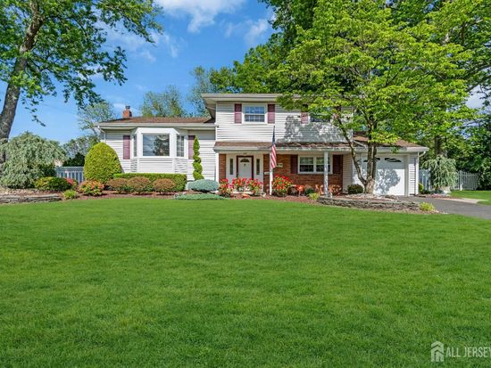 11 Diana Ct, East Brunswick, NJ 08816