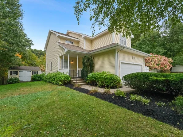 65 Arbor Rd, Uxbridge, MA 01569
