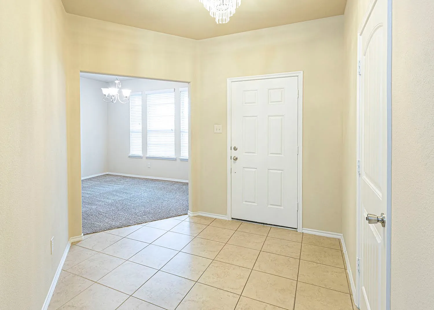 4 bed, 2928 sqft, $2,475 — Photo 4