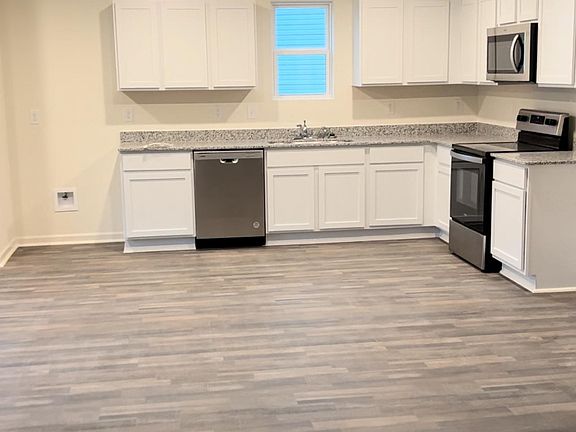 5th image of 24 Great Falls Ct
