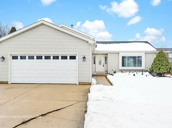 1256 Rosewood Ln, Crystal Lake, IL 60014