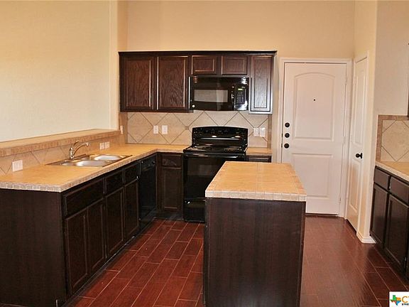 4th image of 724 Creekside Cir