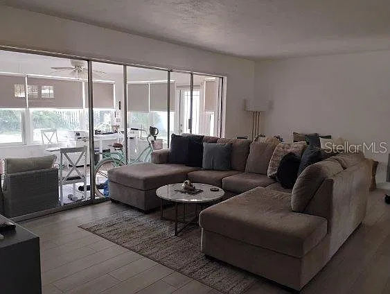 2 bed, 1.0 bath, 1063 sqft, $2,550 — Photo 4