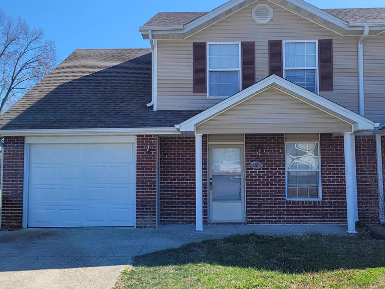 2681 E Oakbrook Dr — Photo 1