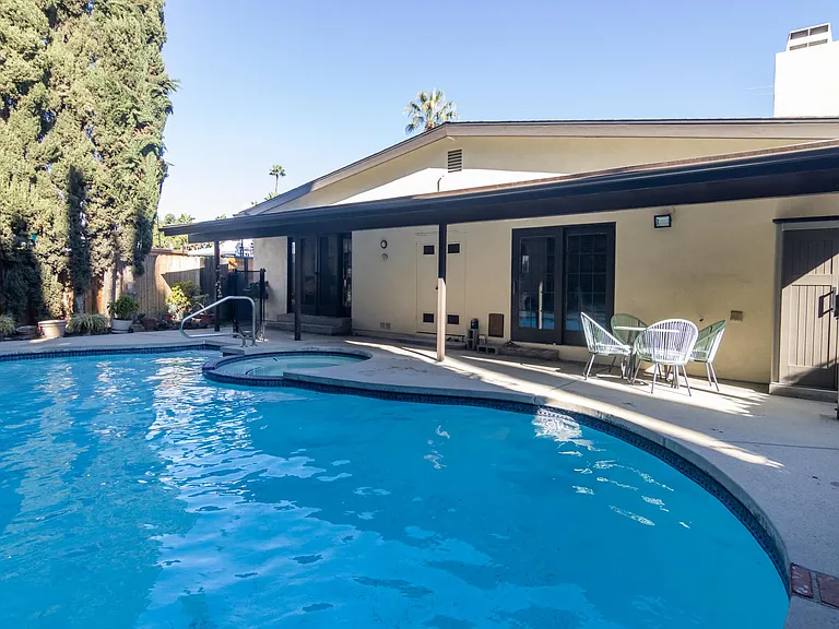 6135 Wilkinson Ave — Photo 26