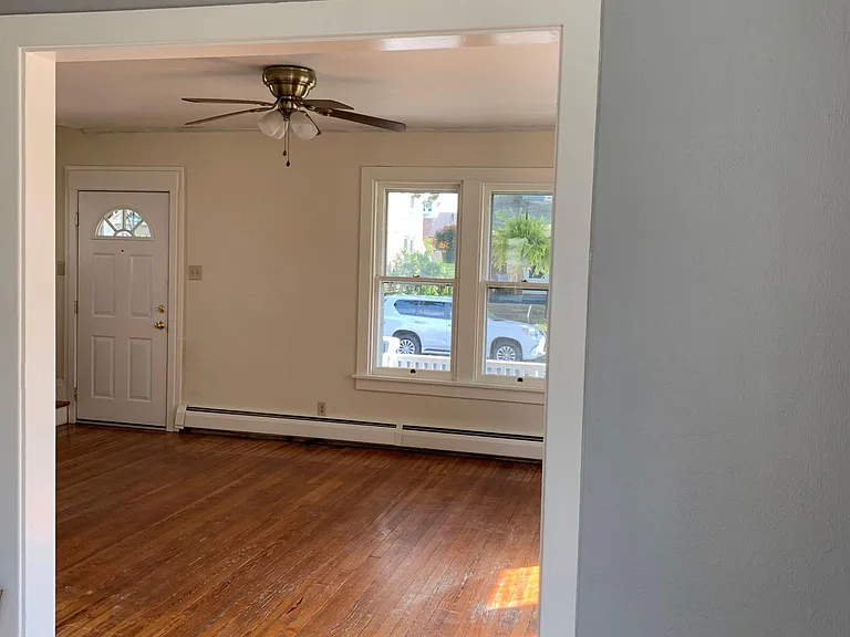 127 W Caracas Ave — Photo 9