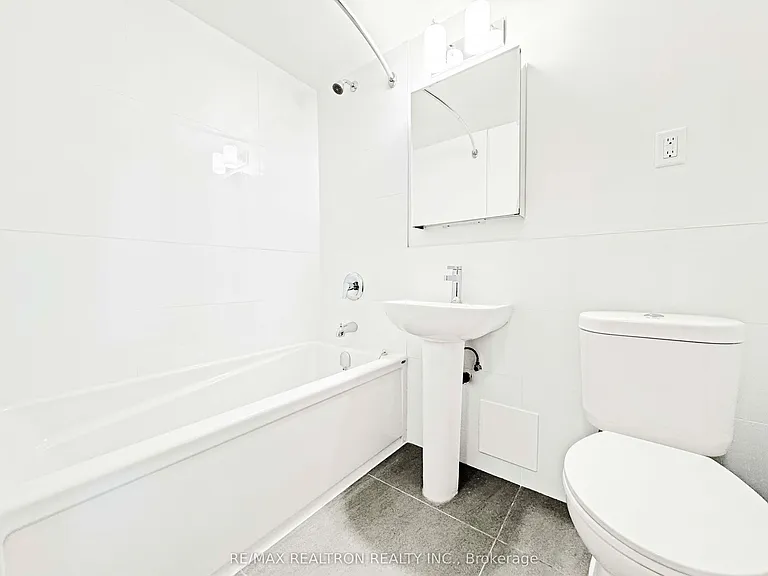 95 Lawton Blvd #B3 — Photo 5