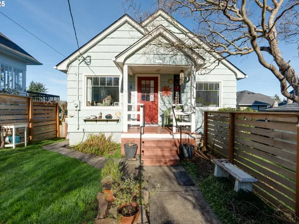 1374 Parker Pl, Astoria, OR 97103