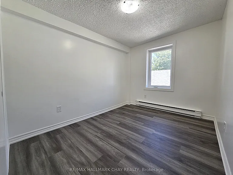58 Queen St W #4 — Photo 6