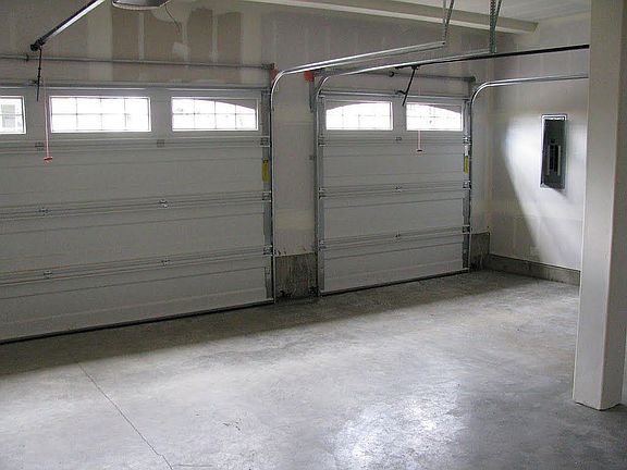 3 Car Garage