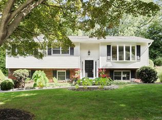 550 Westfield Dr, Valley Cottage, NY 10989