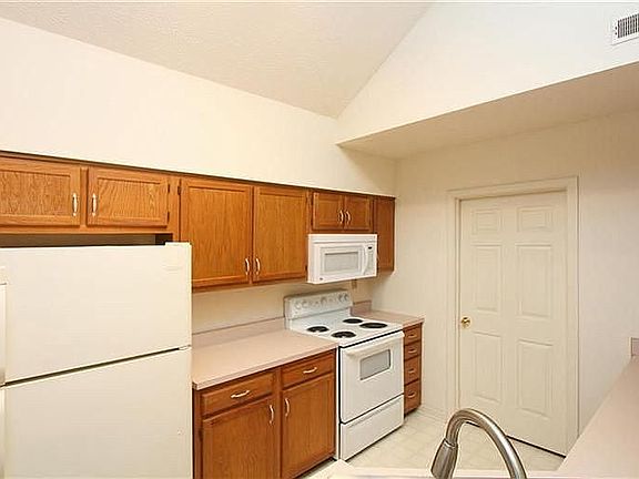4th image of 209 Ashley Dr