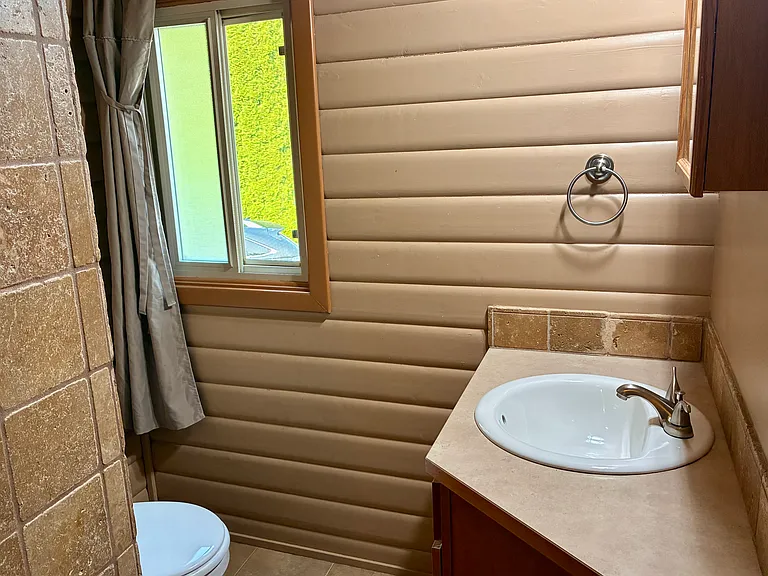 Full upstairs bath.