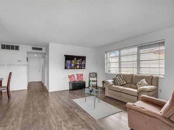 3rd image of 20327 NE 2nd Ave APT 26