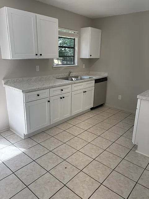 3 bed, 1295 sqft, $1,600 — Photo 3