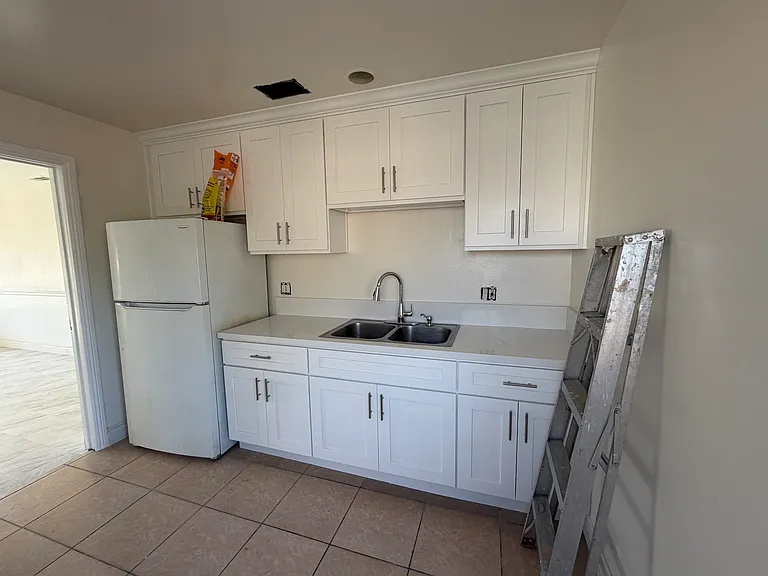 1612 Encino Ave — Photo 5