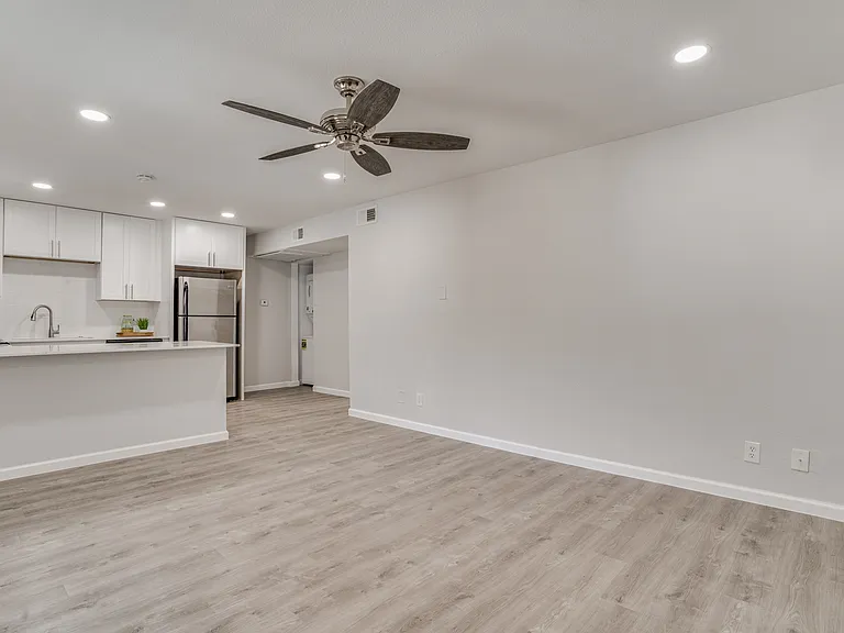 5444 Gaston Ave #203 — Photo 5