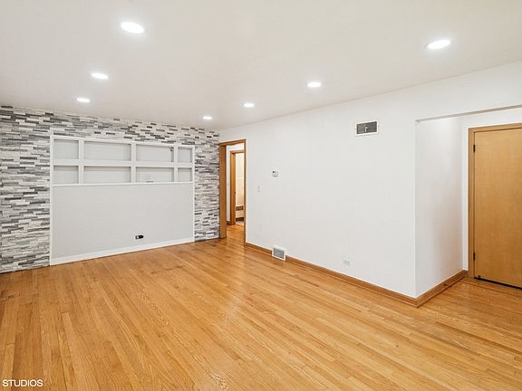 5th image of 5001 N Newland Ave