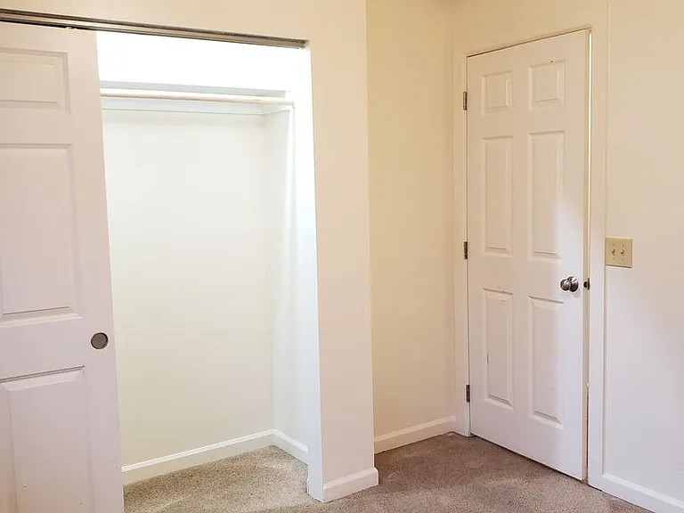 909 Gellatly St — Photo 17