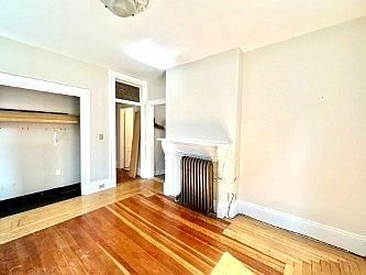 4th image of 61 Monument Ave #1