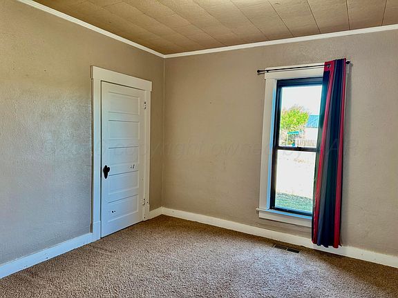 5th image of 907 E Elsie Ave