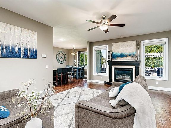 3rd image of 3440 Stone Brook Dr