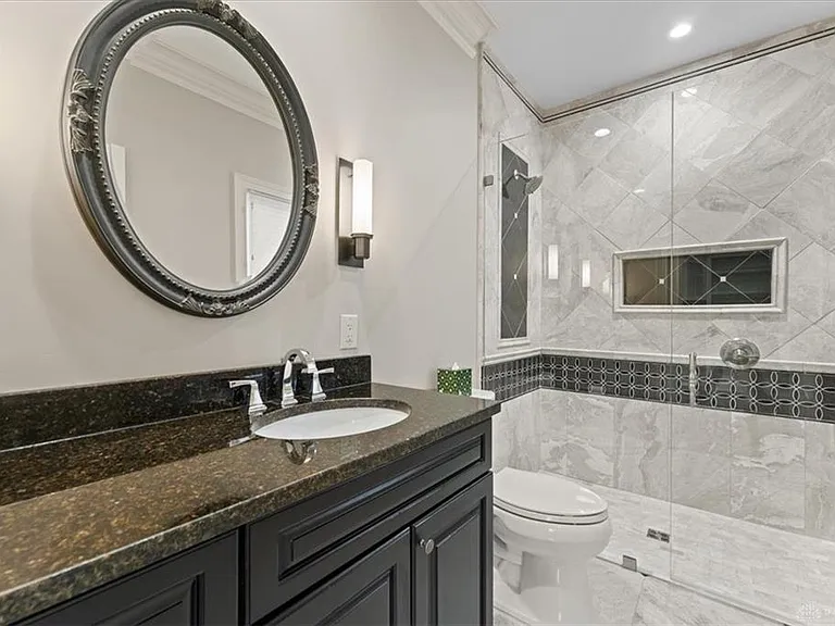 9020 Whisperinghill Dr — Photo 12