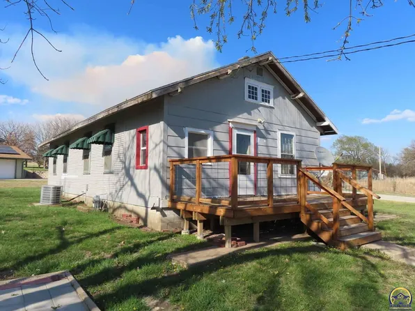 220 E 10th St, Strong City, KS 66869