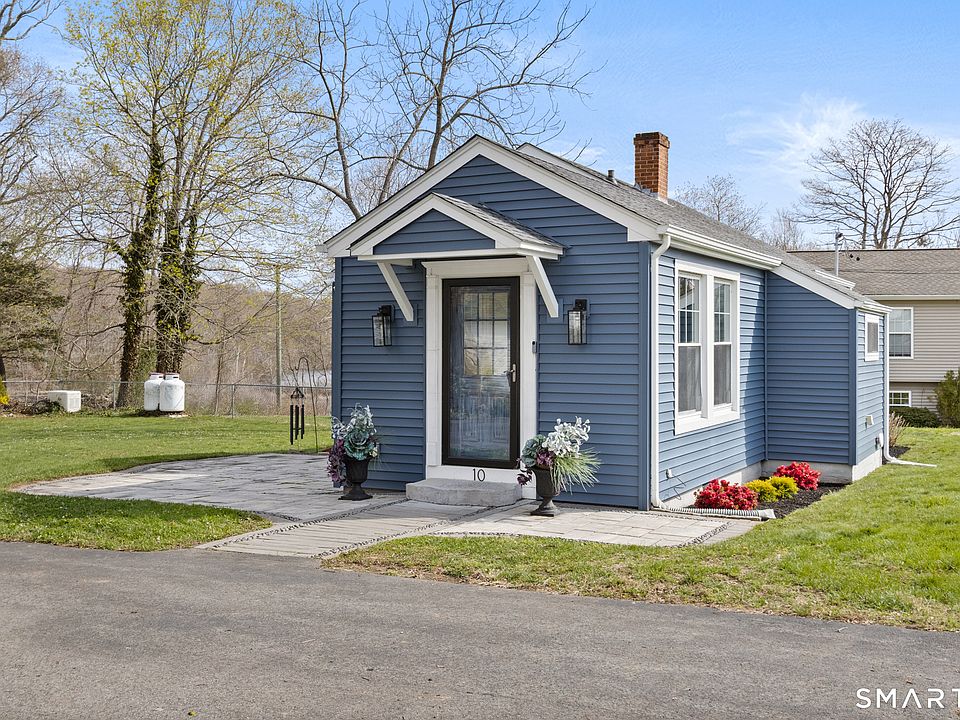 1st image of 10 Pattagansett Court