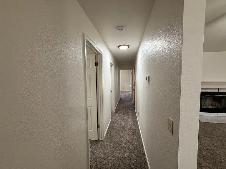 2136 Southgate Dr — Photo 18