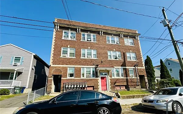 1066 Kossuth St