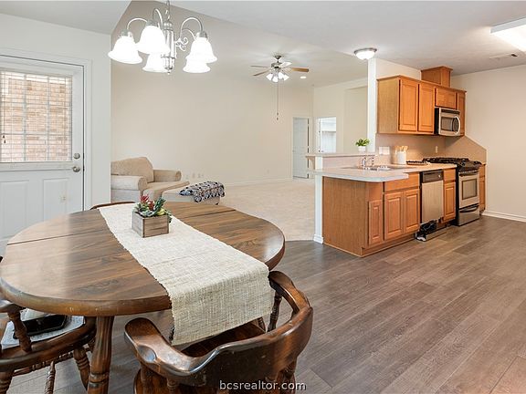 4th image of 3702 Dove Hollow Ln