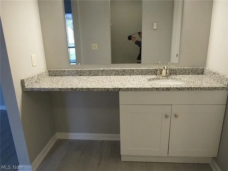 7155 Auburn Rd — Photo 21