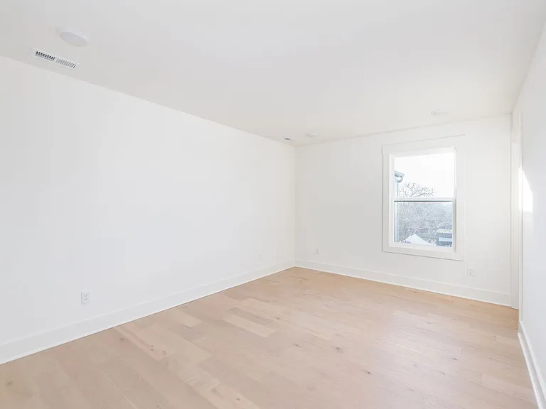 326 E Trinity Ln #B — Photo 26