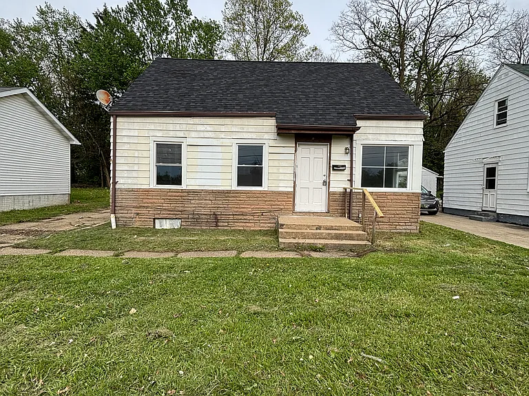 1311 Superior Ave — Photo 1