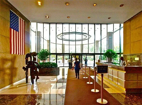 Rented by R New York | media 18