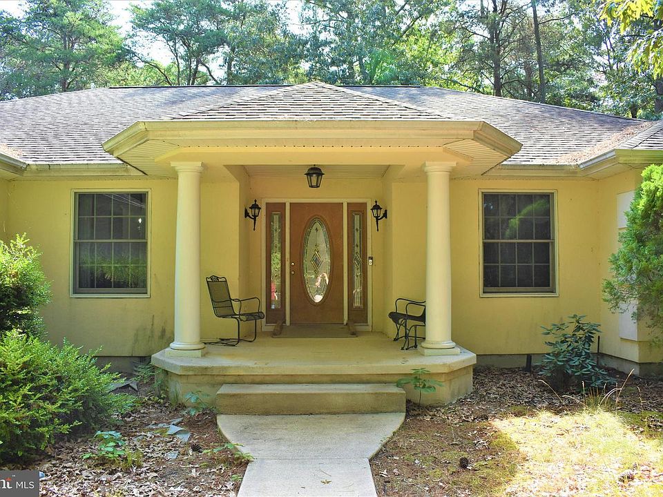 1st image of 23579 Woods Dr