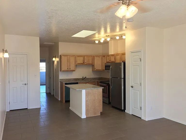 222 Yale Blvd SE — Photo 4