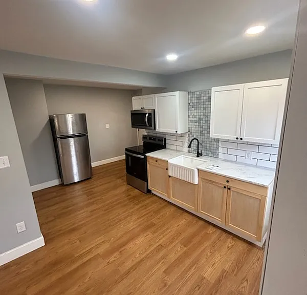 311 W Market St — Photo 1