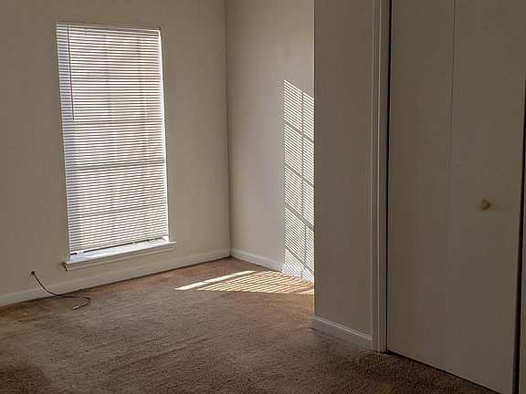 4th image of 104 Oak Ridge Ave APT B