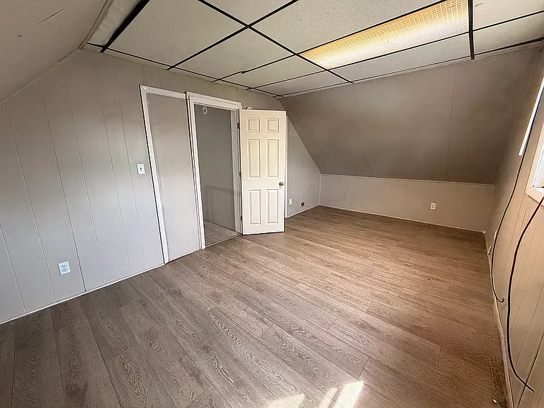 2351 Valentine St — Photo 9