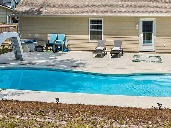 2nd image of 107 Grouper Way